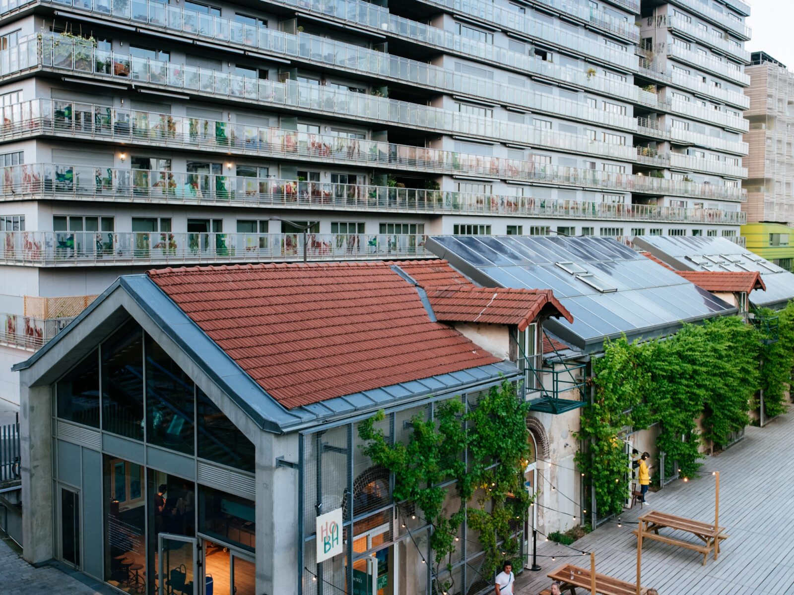 Le BA, la terrasse dans le parc (2/6)
