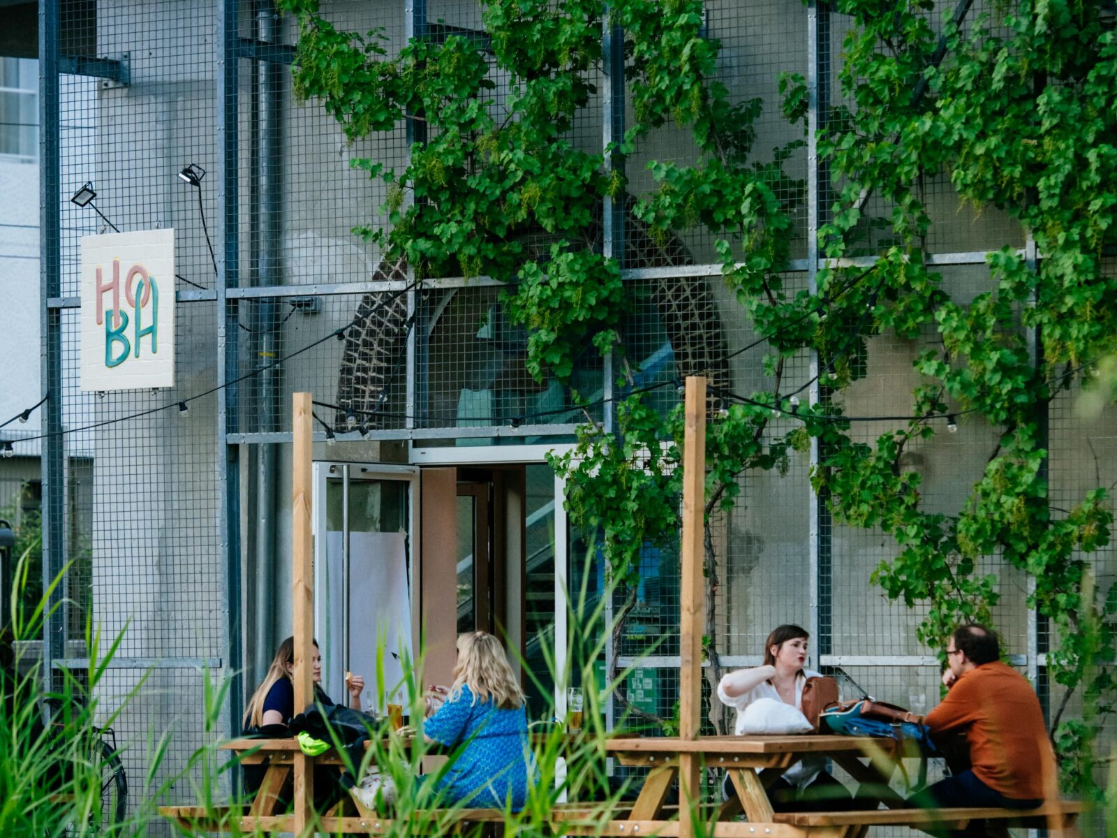 Le BA, la terrasse dans le parc (4/6)