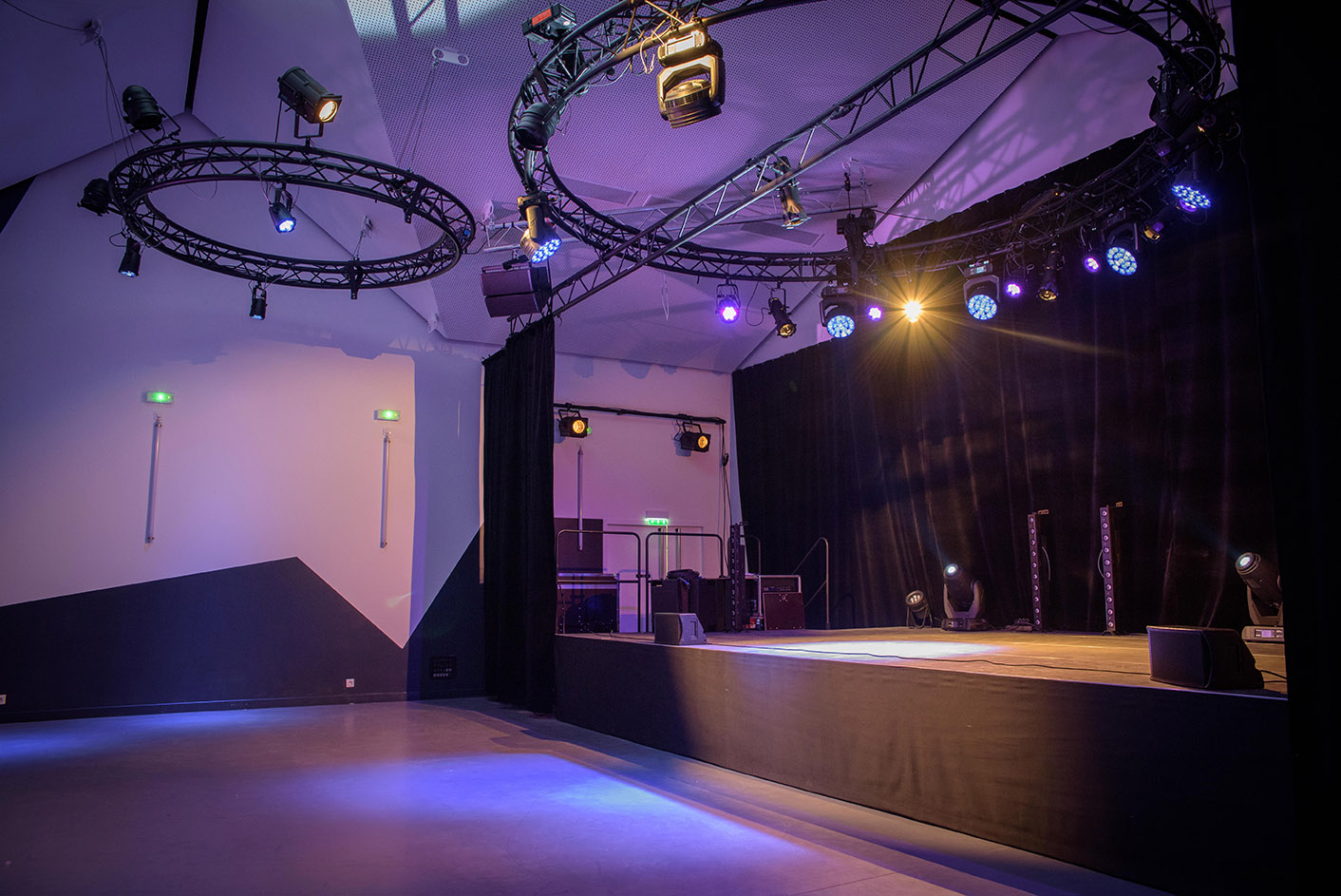 La Salle de Concert (7/15)