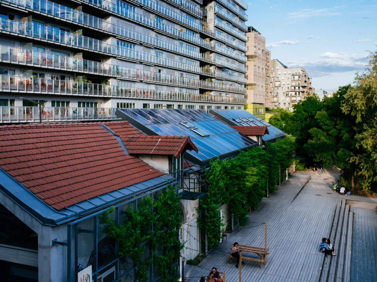 Le BA, la terrasse dans le parc (1/6)