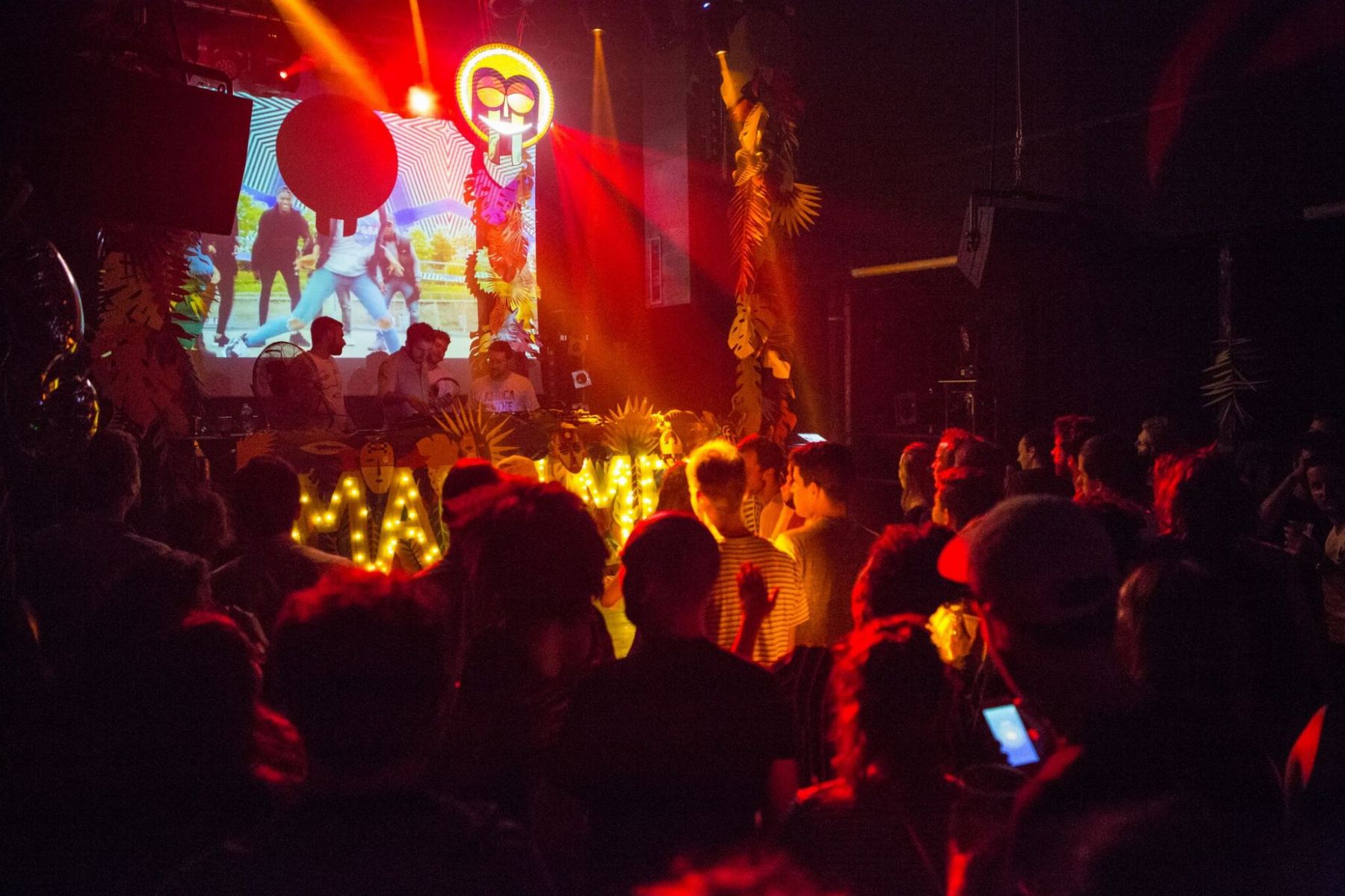 La Salle de concert (1/9)