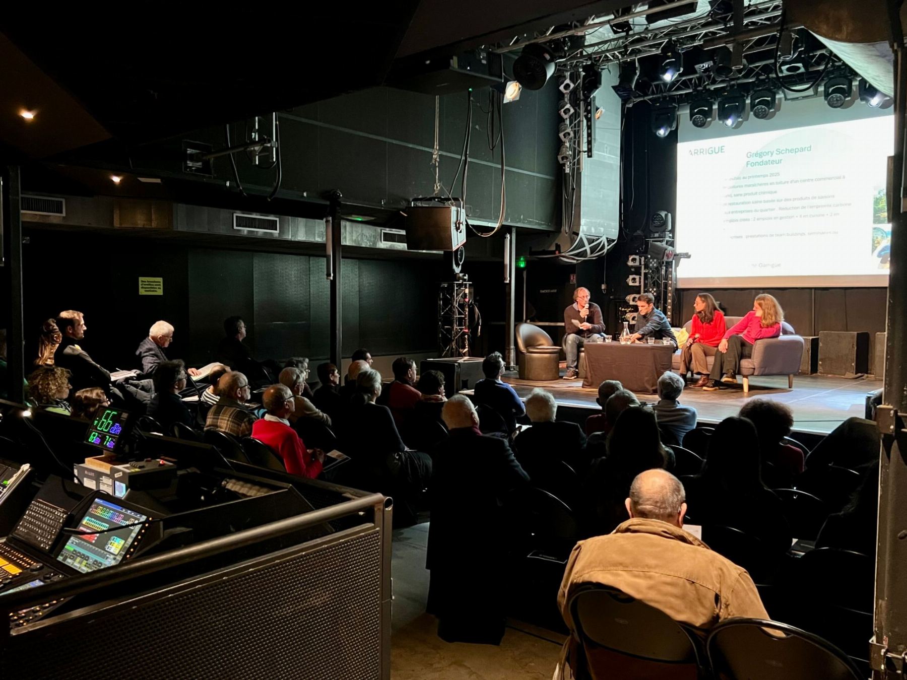 La Salle de concert (4/9)